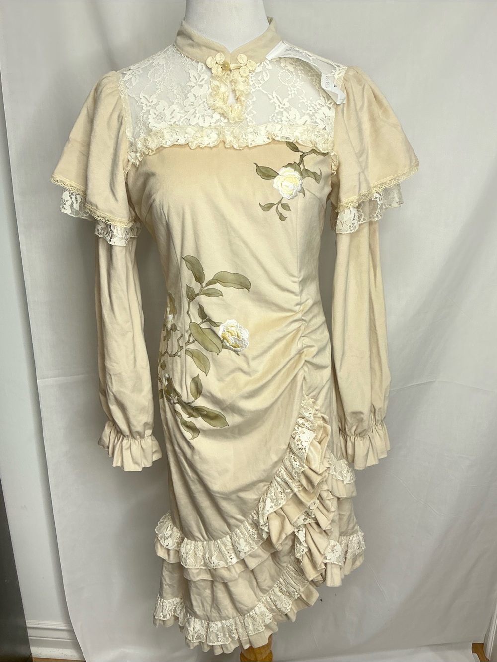 2201 - Lolita Cream Floral Lace Ruffle Long Sleeve Dress